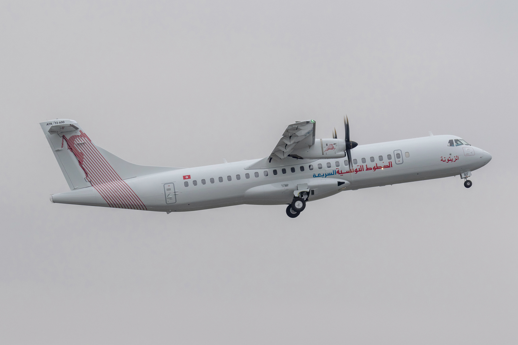 Atr one. ATR 72-600. ATR 72-600 самолет silkavia. Тунисские авиалинии.