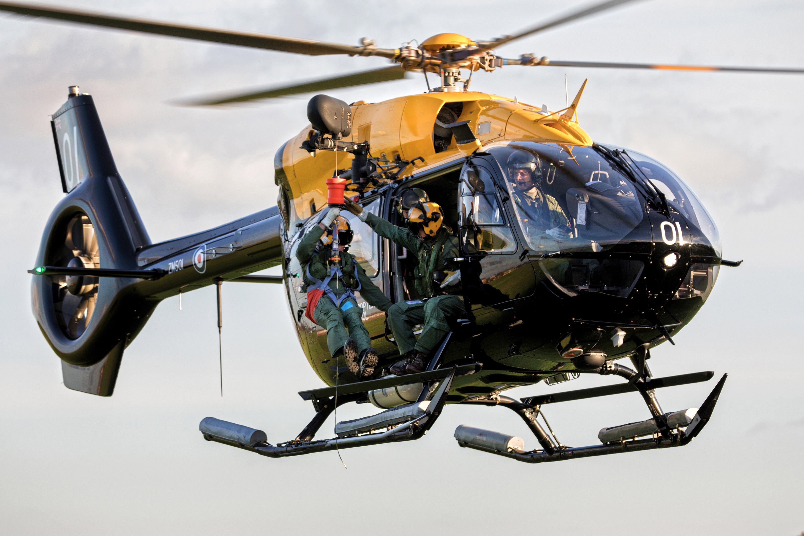 Airbus helicopters. Аэробус вертолеты h145. Airbus Helicopters h130. Airbus Helicopters h145 2020. Airbus Helicopters h145 Military.