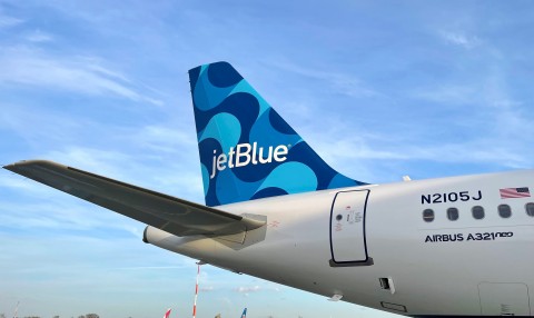 JetBlue has revised its 2023 outlook, anticipating potential losses in the current quarter