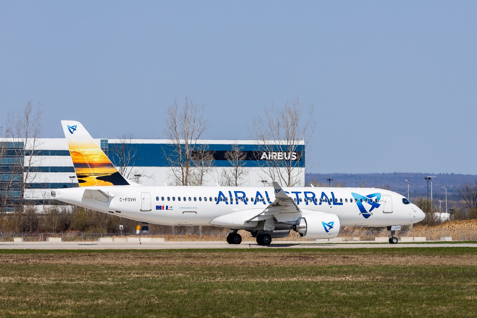 https://avitrader.com/wp-content/uploads/2021/07/1st-A220-Air-Austral.jpg