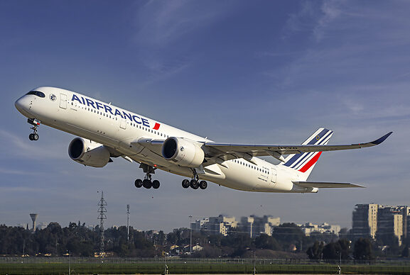 Air Lease Corporation and Air France sign lease placements for three Airbus A350-900s