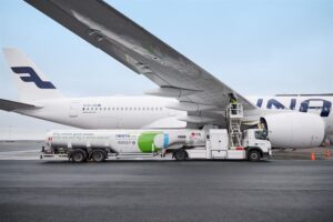 Tanker truck delivering Neste’s SAF at Helsinki Airport