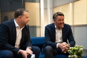 Lars Bjørn Larsen, CCO of Norsk e-Fuel, and Geir Karlsen, CEO of Norwegian, met at Norwegian's headquarters to sign the partnership agreement