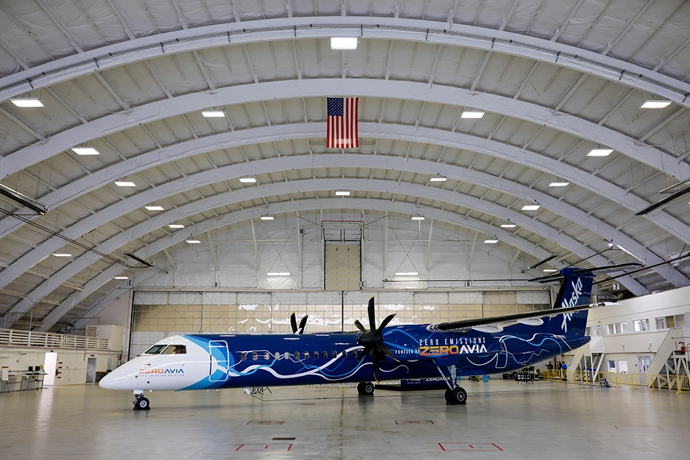 Alaska Airlines presented a Bombardier Q400 aircraft to ZeroAvia that will be retrofitted with a hydrogen-electric propulsion system