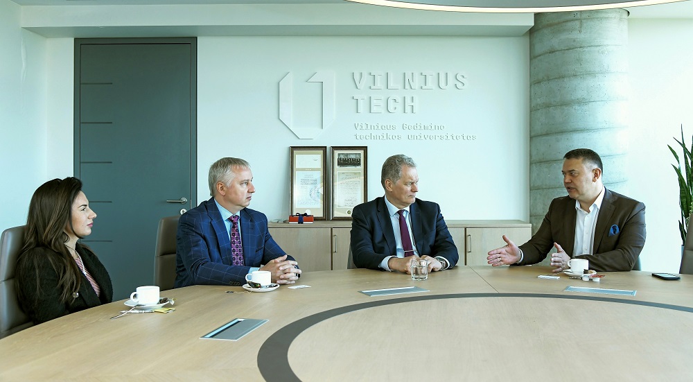 FL TECHNICS and representatives from VILNIUS TECH have signed a contract to grant scholarships for top students