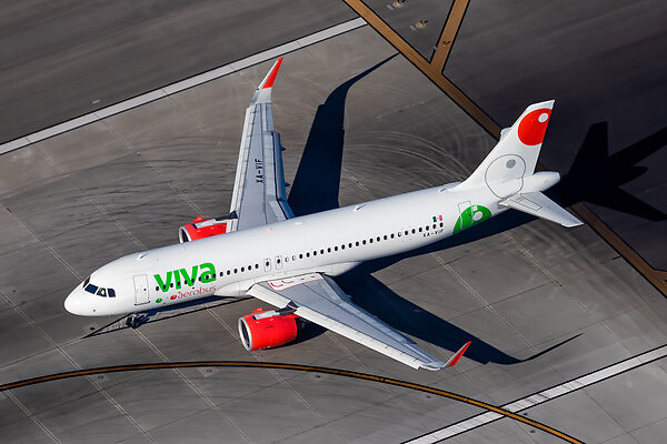 Airbus A320neo in Viva livery