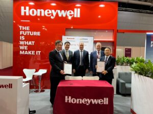 Honeywell and APACS reaffirmed their long-term partnership at MRO Asia-Pacific 2023