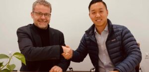 Bruno Bellanger, VP & General Manager of Power division, Safran Electrical & Power (left) and Richard Wang, CEO and Founder of Cuberg