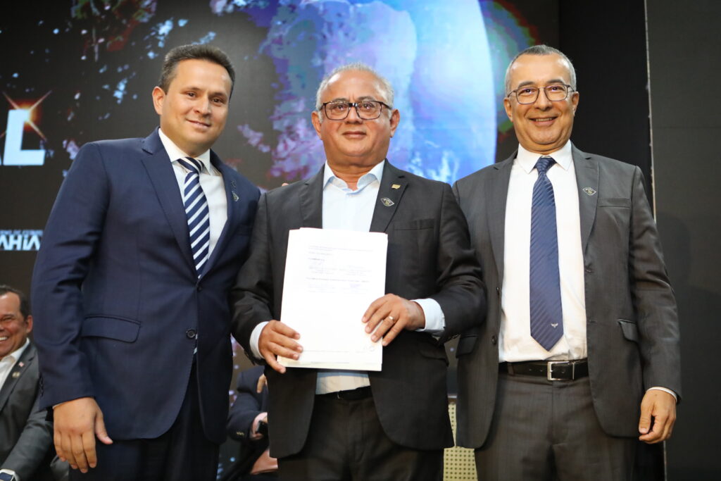 An MoU has been signed between Embraer and Senai CIMATEC during the ceremony for the creation of the Bahia Aerospace Technology Park