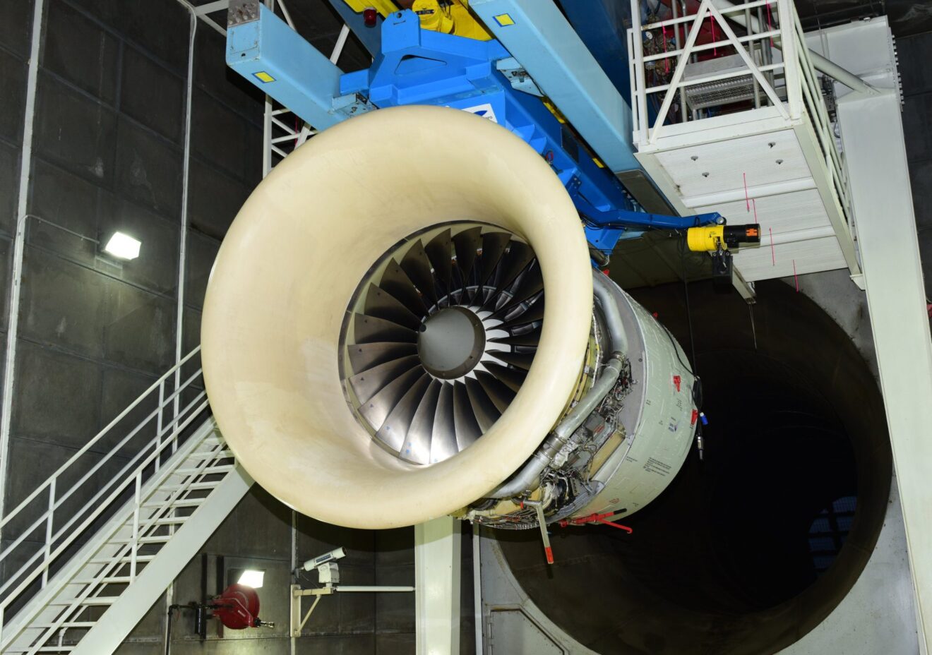 RB211-535 engine in test cell © StandardAero