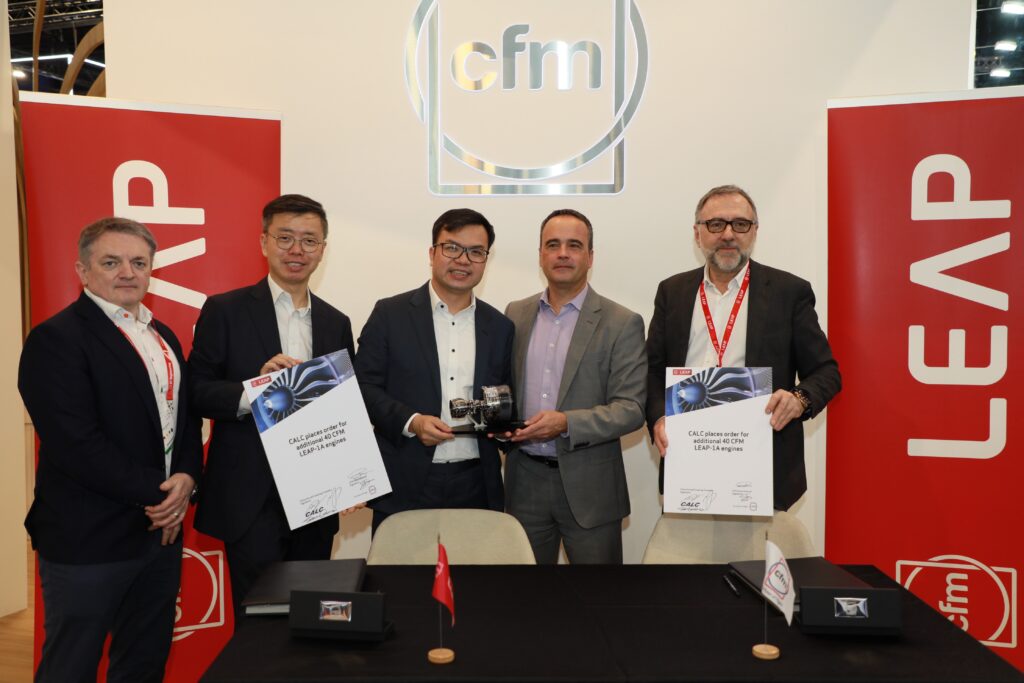 Contract signing between CALC and CFM International at the Singapore Airshow