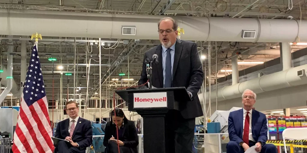 Jim Currier, President and CEO, Honeywell Aerospace Technologies announcing the investment in its Olathe manufacturing facility in Kansas © Honeywell