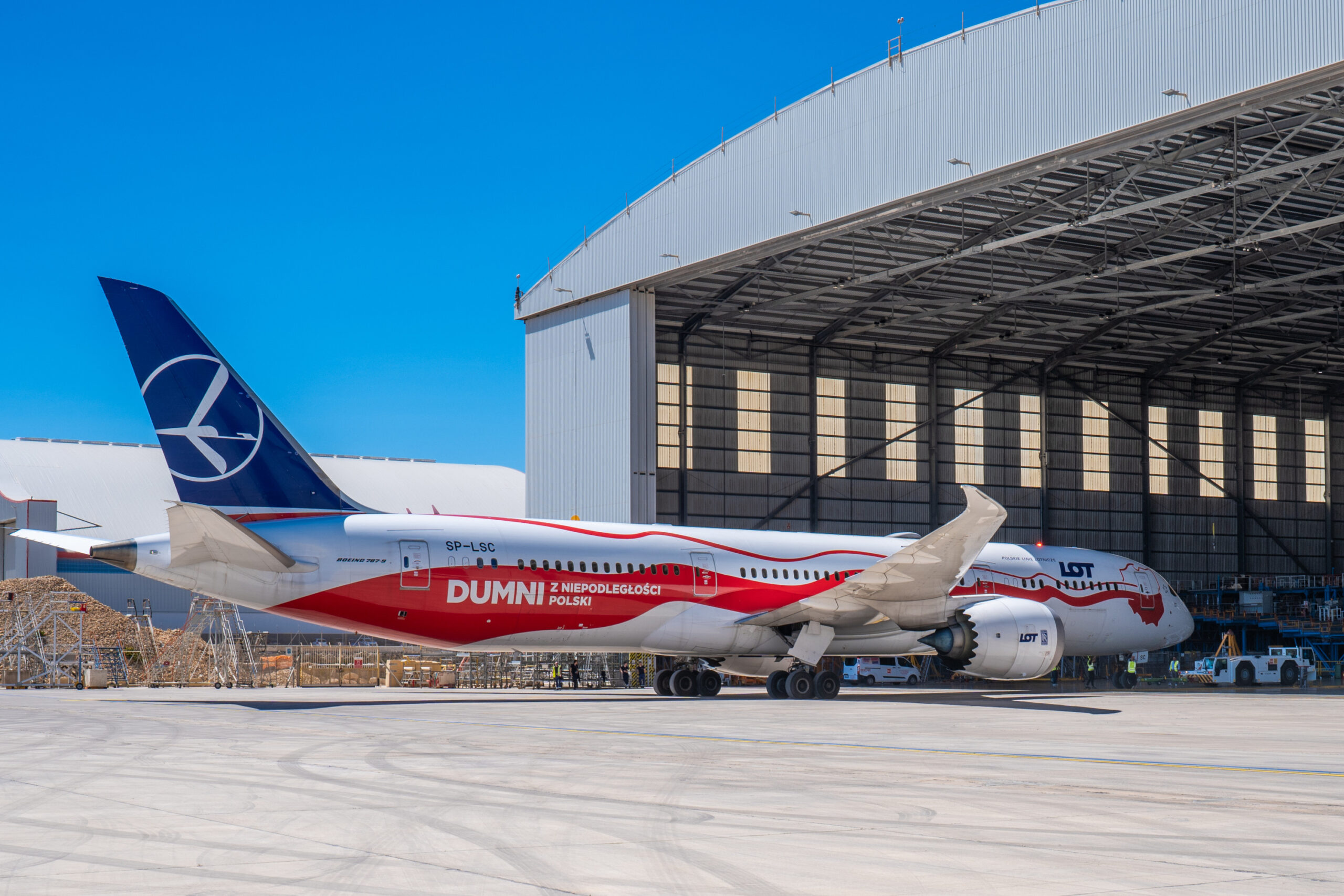 LTM has completed its first base maintenance on a Boeing 787 Dreamliner © LTM