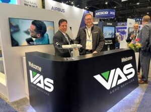 VAS CEO Tommy Hughes (l) and Fritz Beiner, SVP Procurement at SR Technics, at MRO Americas, Chicago © AviTrader