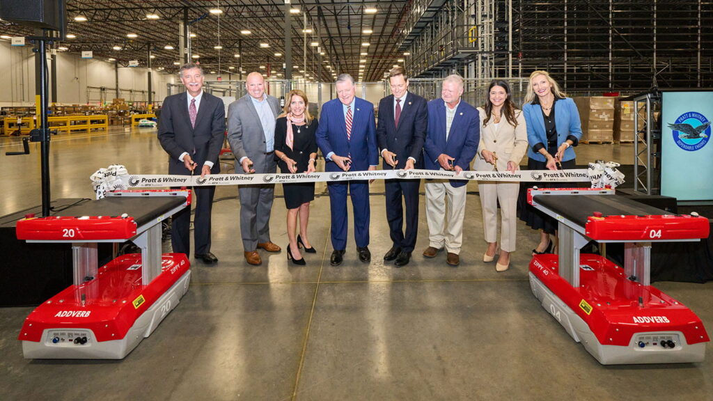 Ribbon cutting ceremony at P&W’s new Oklahoma City facility