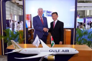 At the Bahrain Airshow 2024 Gulf Air Group CEO Dr Jeffrey Goh (r) and Joramco CEO Fraser Currie (l)