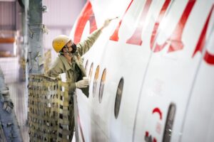 Installation of AeroSHARK on Austrian Airlines' Boeing 777 © Lufthansa Technik