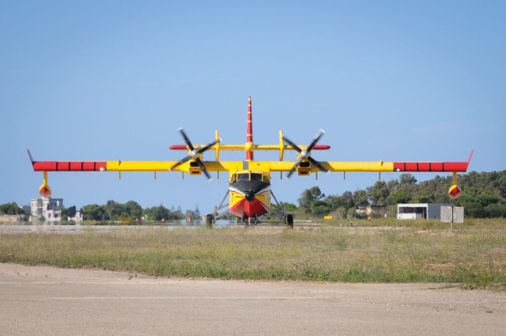 Italy's Canadier CL-415 firefighting aircraft will be operated by Avincis for the next seven years © Avincis