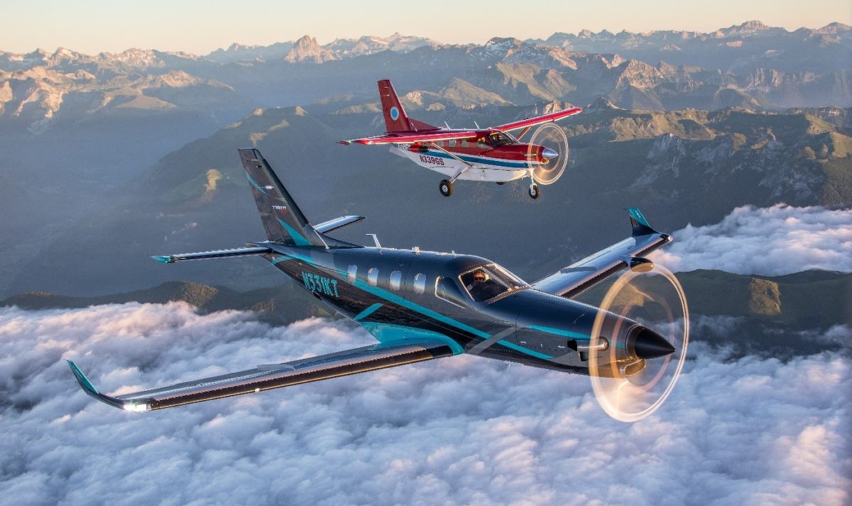 TBM 960 and Kodiak 100 in flight © Jean-Marie Urlacher