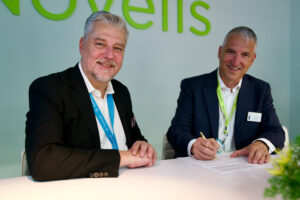 Patrick Marous, CEO Business Unit Solutions at thyssenkrupp Materials Services (l) and Johan Petry, VP Sales & Marketing, Global Aerospace Novelis Europe (r) © Novelis