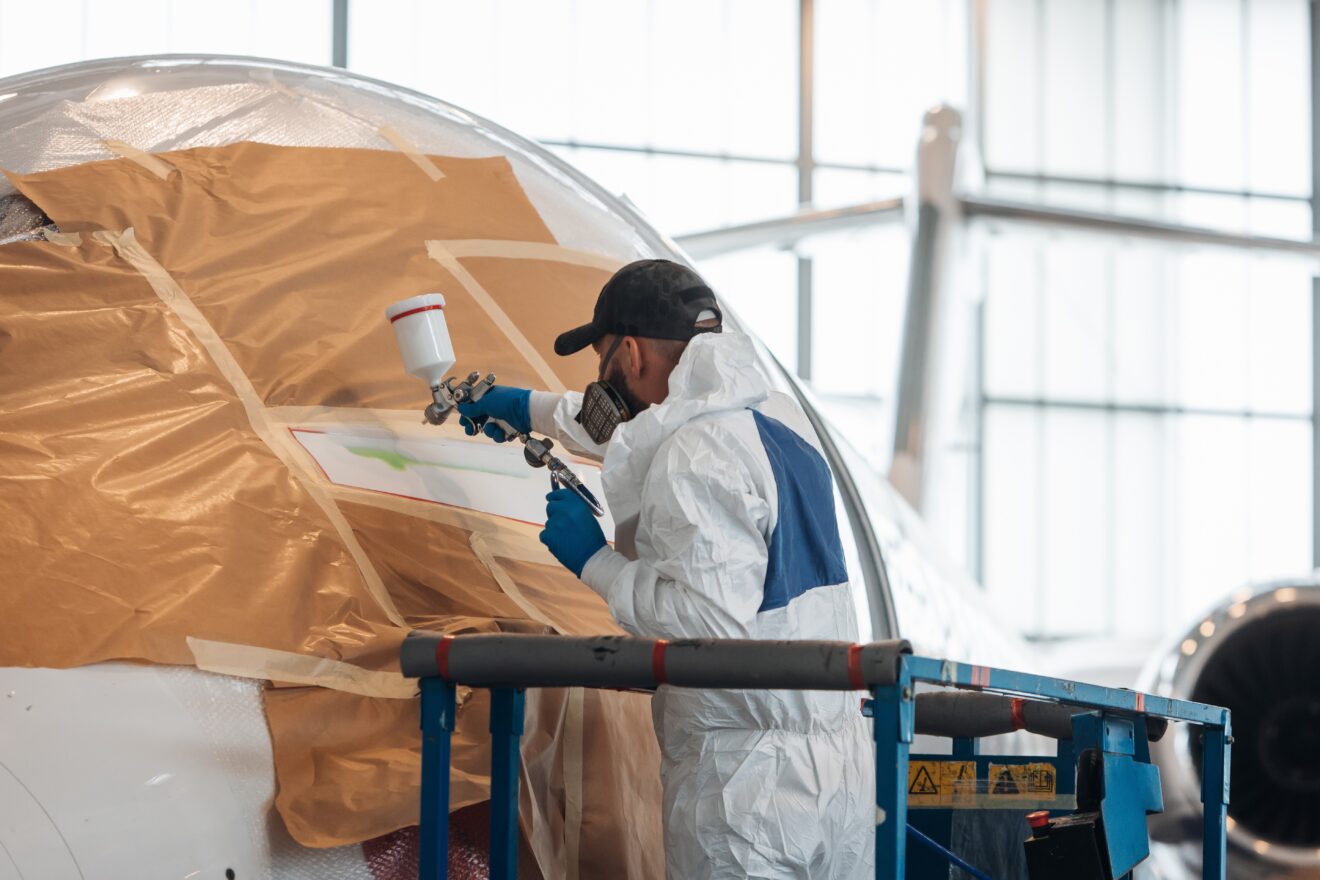 Painting of an aircraft © Shutterstock