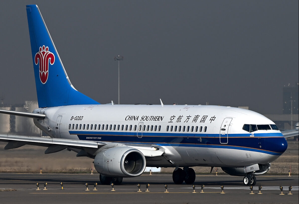 China halts Boeing jet deliveries amid escalating trade tensions
