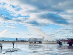 Final Sunwing flight with water cannon