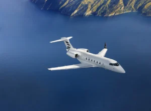 Bombardier Challenger 3500 in flight