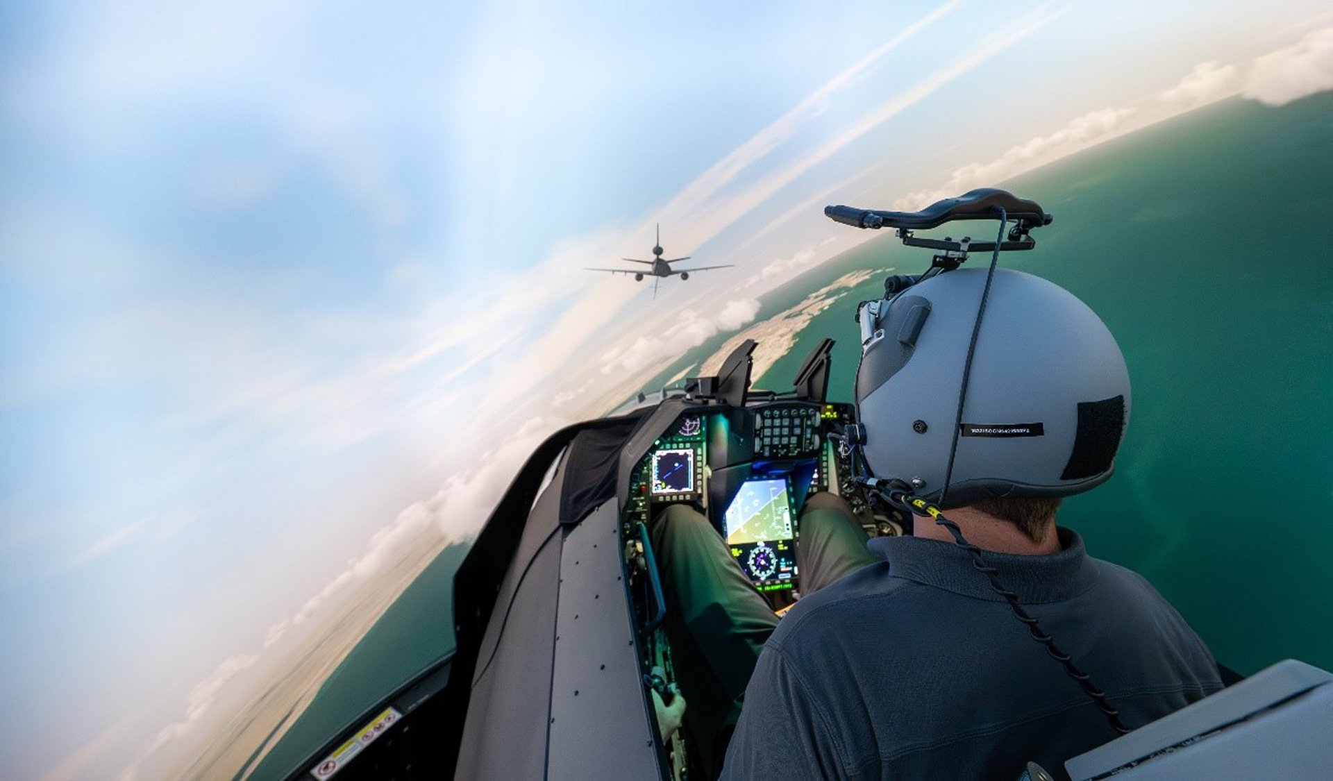 Lockheed Martin demonstrates the realistic training environment and mission capabilities of the F-16 Block 70 full mission simulator © Lockheed Martin