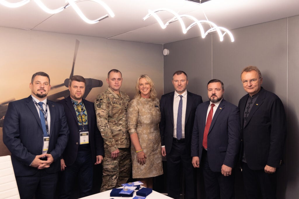 Representatives from Bell Textron, Ukraine’s Ministry of Economy, Ecology, and Agriculture, and UkraineInvest
