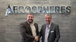 Caerdav’s Chief Executive Officer Chris Coleman (l), and Aerospheres' CEO Paul Thompson © Aerospheres