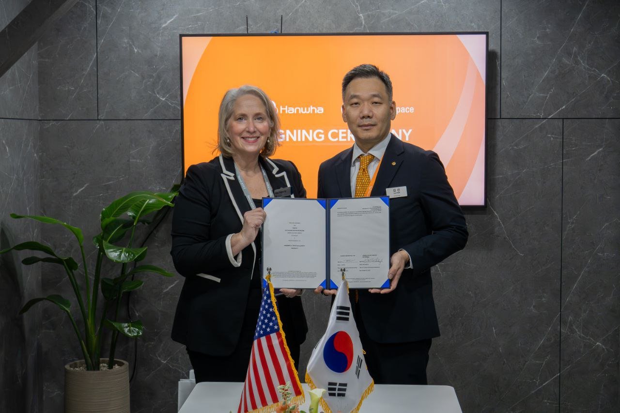 Rita Flaherty, Vice President at GE Aerospace’s Defence & Systems and Hanwha Aerospace President Sun Kim © GE Aerospace