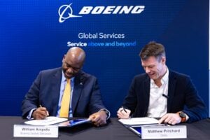 The new distribution agreement was signed during the MRO Europe event in London © Ontic