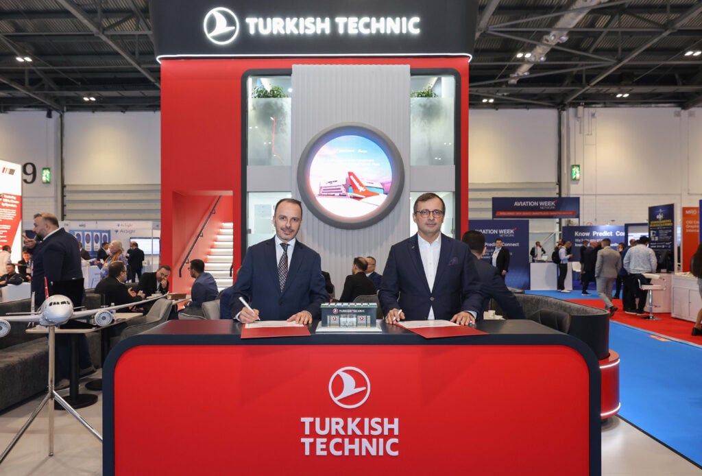 The new contract extension was signed at the MRO Europe event © Turkish Technic