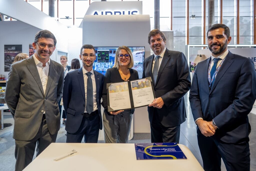 Airbus Flight Academy and Sevenair sign partnership agreement at EATS 2025 in Portugal. © Airbus