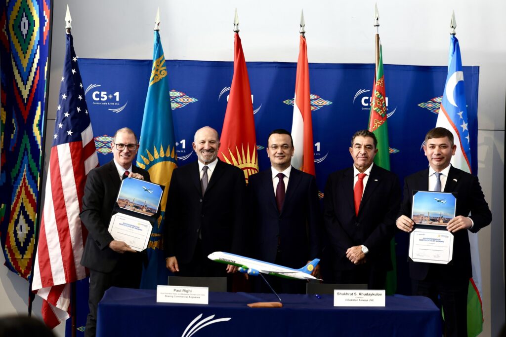 Boeing, Uzbekistan Airways signing ceremony at the C5+1 Summit in Washington, DC © Boeing