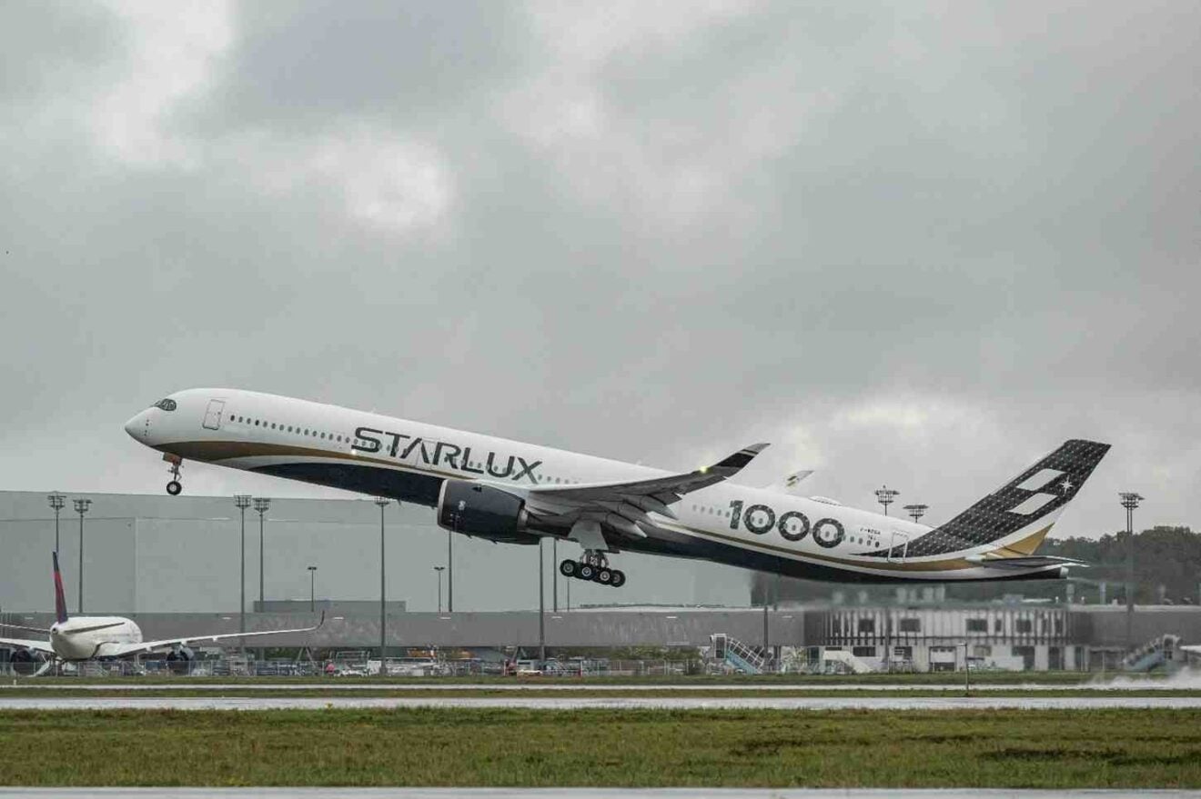 STARLUX welcomes flagship A350-1000