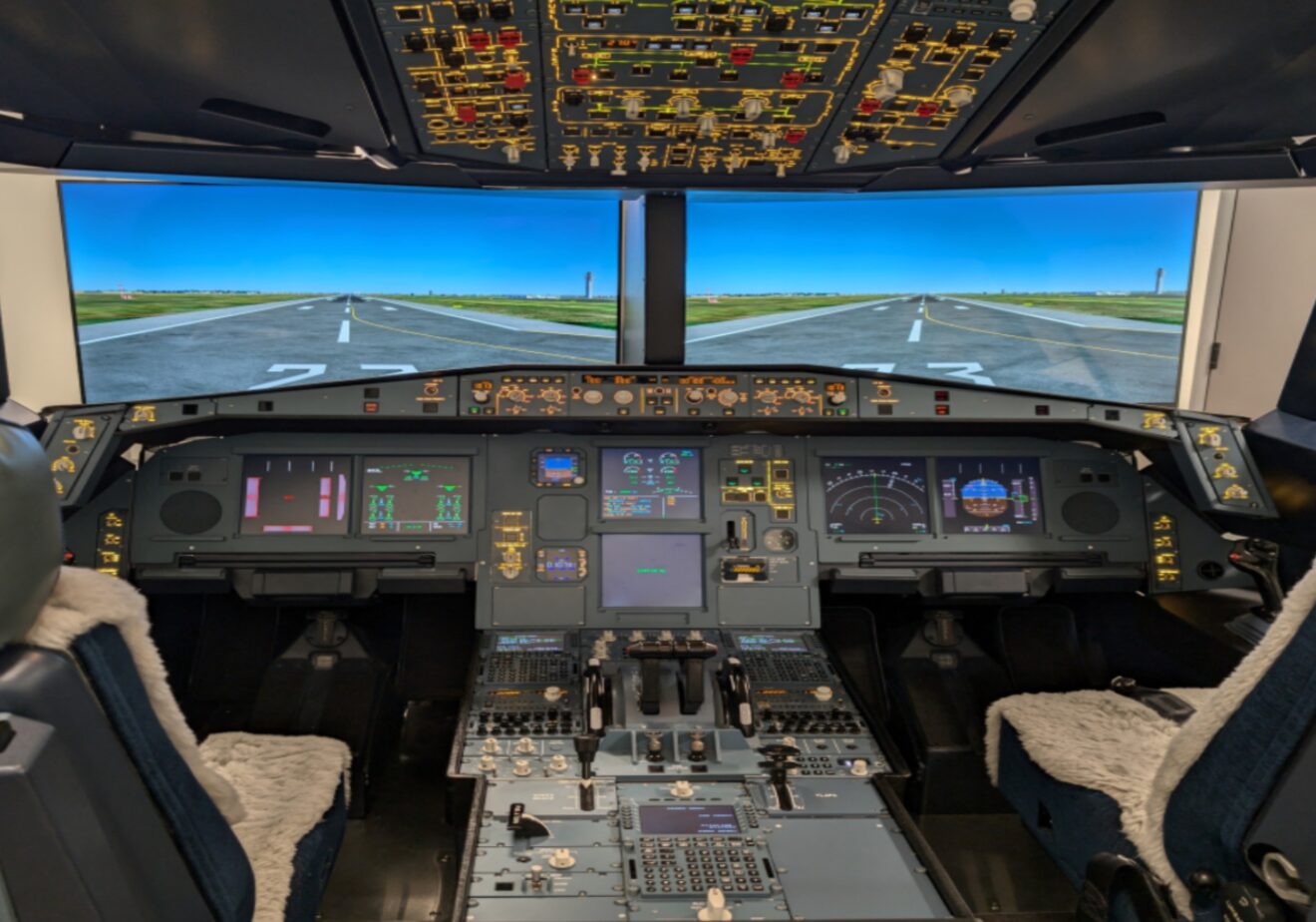 The A330 cockpit© B&H