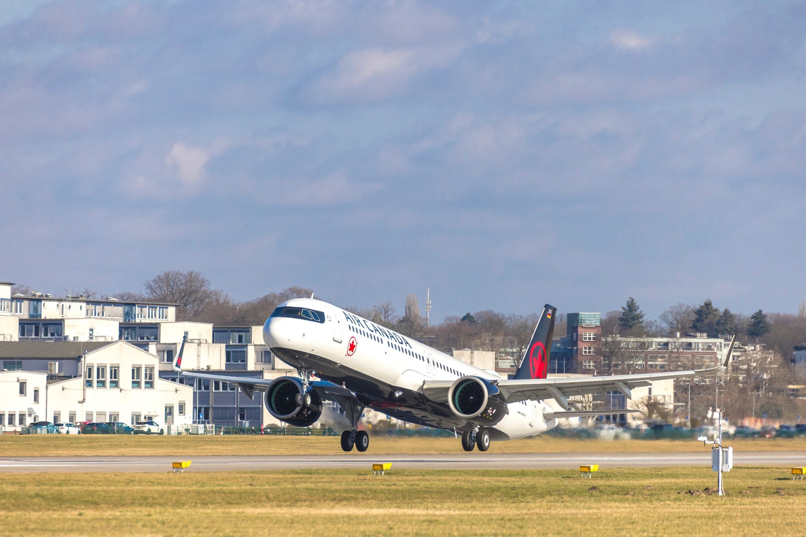 First Airbus A321XLR for Air Canada taking off in Hambur