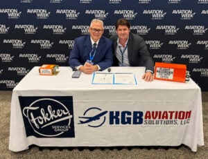 Kevin Balys, President of KGB Aviation Solutions (l), Menzo van der Beek, Co-CEO of Fokker Services Group (r)