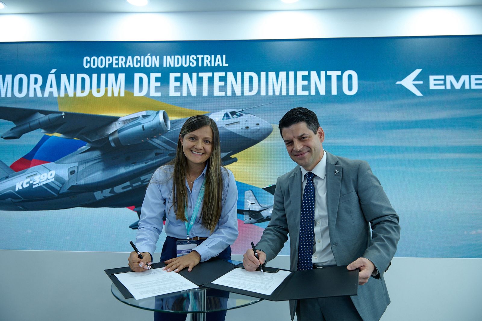 Signing of the MoU between Embraer and CIAC © Embraer