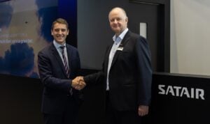 Thomas Lagaillarde, VP Product Management & Business Development at Satair (l) and Martin Nadol President of Schroth (r) © Satair