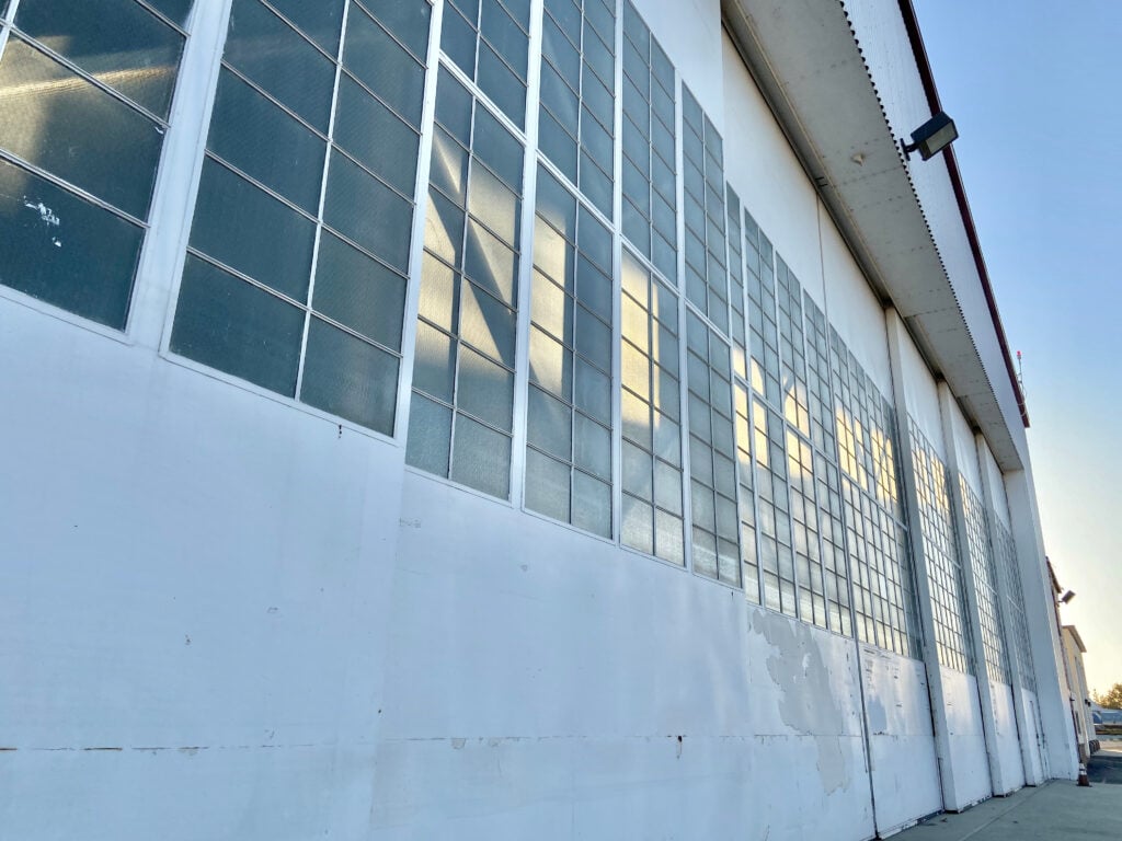 Aircraft hangar