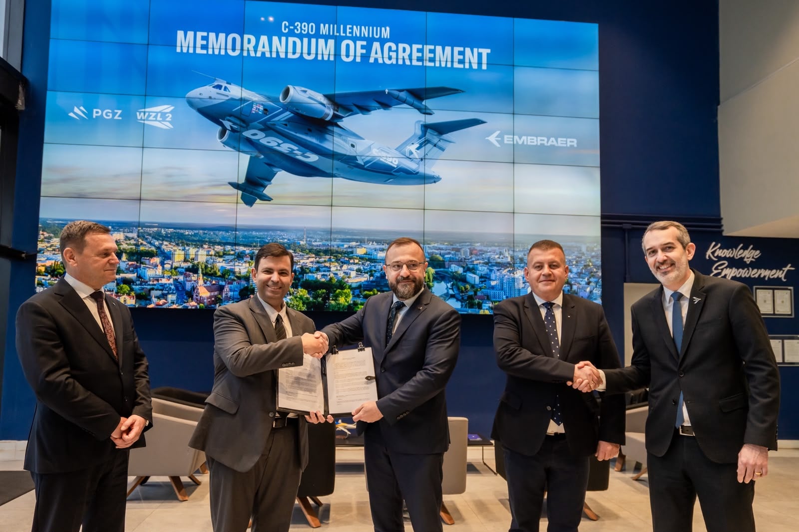 Signing of the MoA between Embraer and WZL 2 to advance industrial cooperation in Poland © Embraer