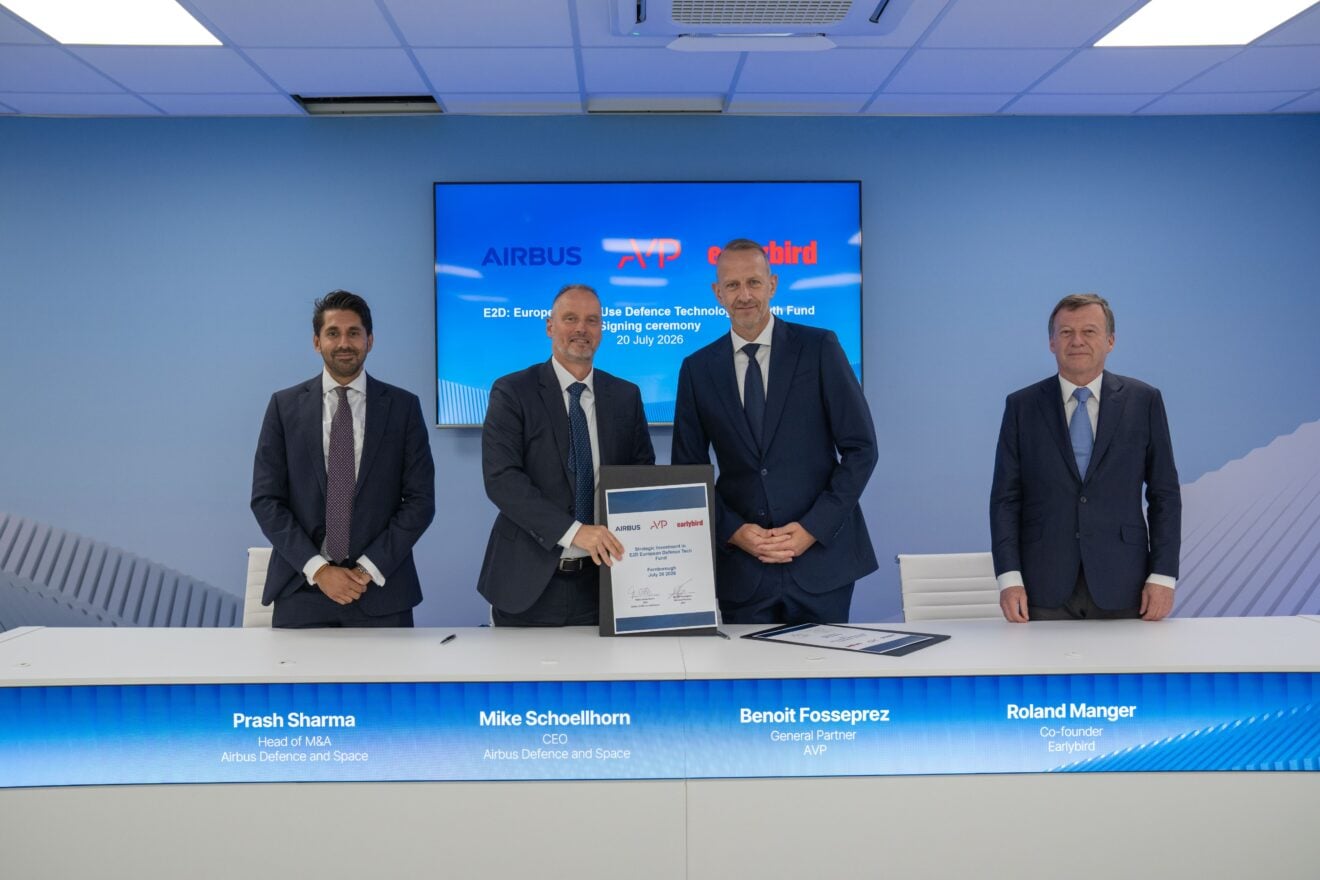 Michael Schoellhorn, CEO of Airbus Defence and Space (middle left), and Benoit Fosseprez, General Partner at AVP (middle right), sign an agreement establishing Airbus as the anchor investor in the new E2D European defence tech fund © Airbus