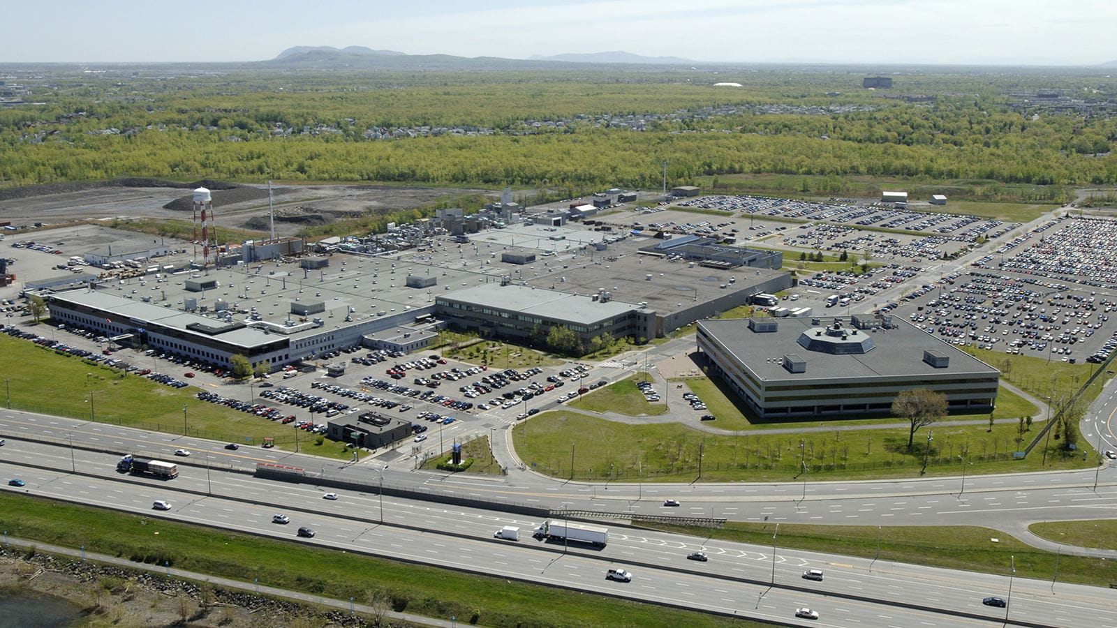 Pratt & Whitney Canada's global headquarters in Longueuil, Quebec, is a 1.23-million-square-foot facility and home to more than 4,400 employees