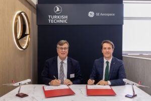 Kris Shepherd, President and General Manager at GE Aerospace, Electrical Power Systems (l) and Yasin Birinci, Chief Technical Officer of Turkish Technic © GE Aerospace