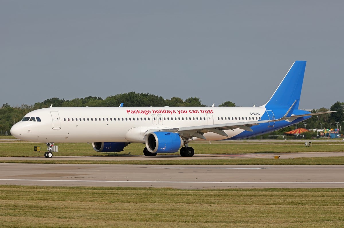 Airbus A321neo aircraft in Jet2holiday livery