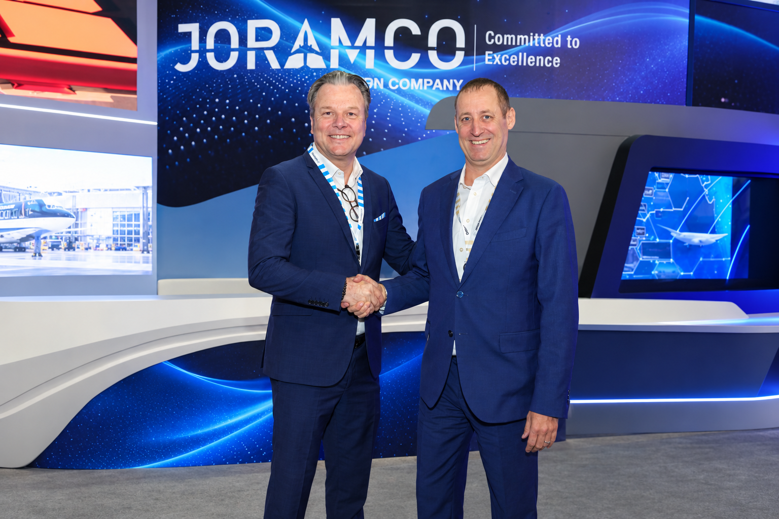 Bernd Bechtel Director Maintenance Economics & Strategy of Condor (l) and Jeff Wilkinson, CEO of DAE Engineering (r)