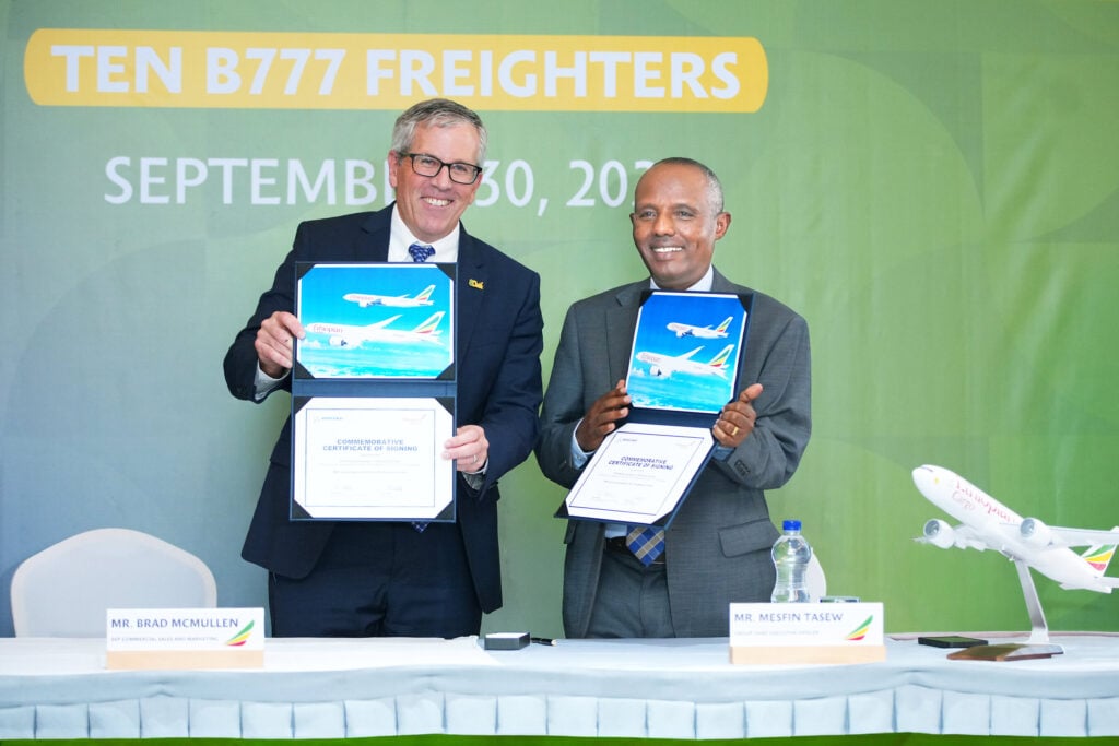 The new order was signed by Brad McMullen, Boeing SVP of Commercial Sales and Marketing (l), and Mesfin Tasew, Group CEO of Ethiopian Airlines (r) © Boeing